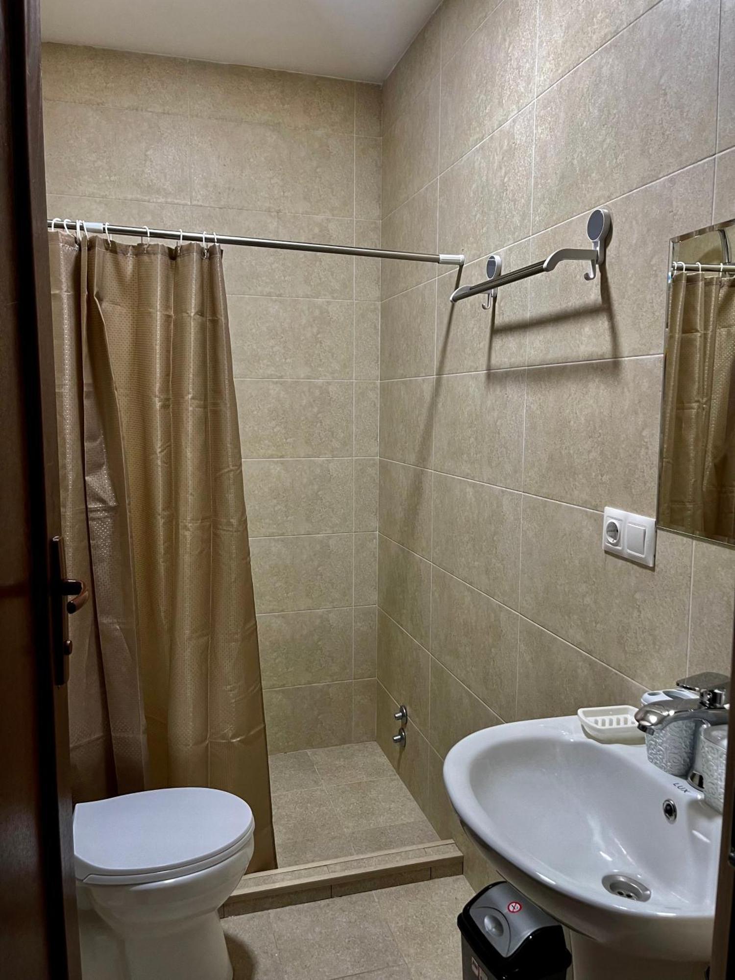 Hotel Myfamily Tiflis Habitación foto